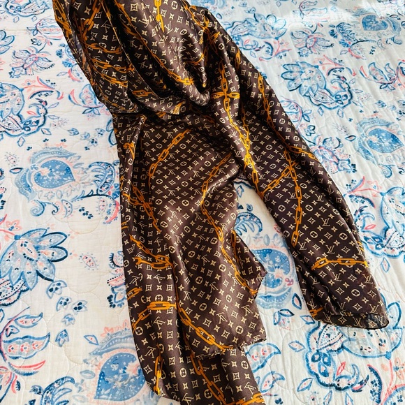 Silk long scarf great condition - Picture 3 of 3